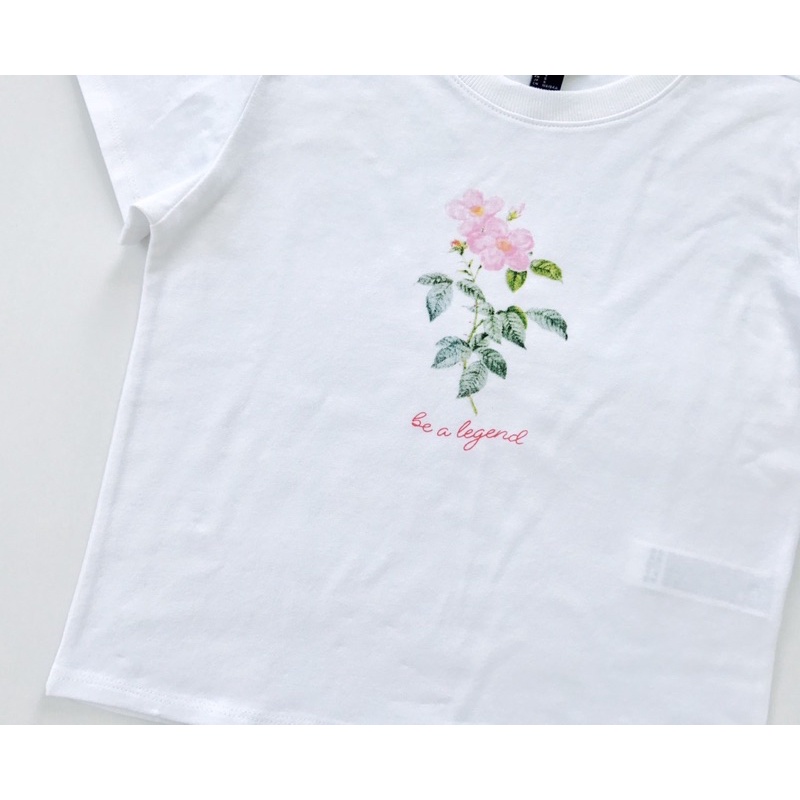 Áo croptop trắng  in bông hồng vnxk