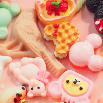 Hạt nhựa (Charm)_Chủ đề Cartoon mẫu ngẫu nhiên (túi 20 mẫu)_Trang Trí Handmade