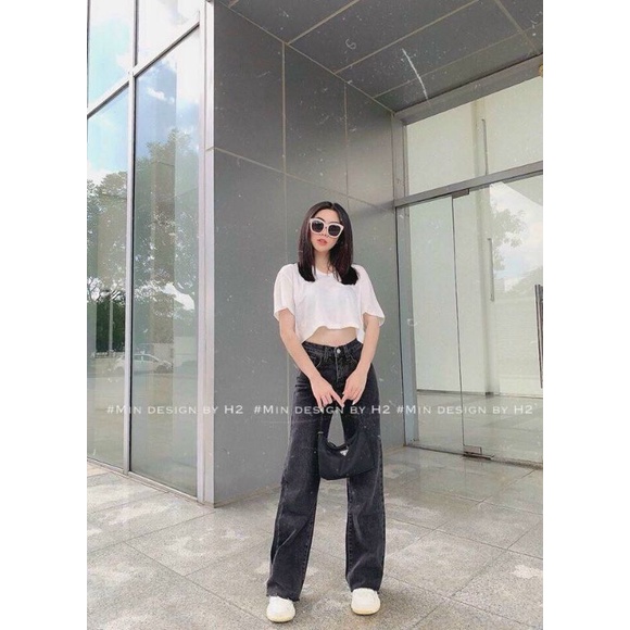 Áo phông croptop cổ tim phom rộng