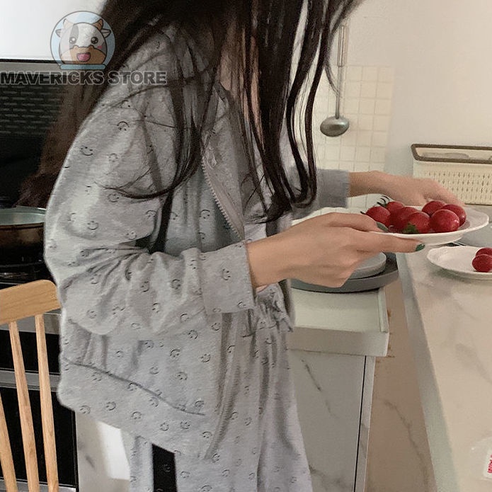 Bộ Đồ Ngủ Ba Món Tay Dài Dáng Rộng Màu Xám In Hình Mặt Cười Thời Trang Mùa Thu Dành Cho Nữ