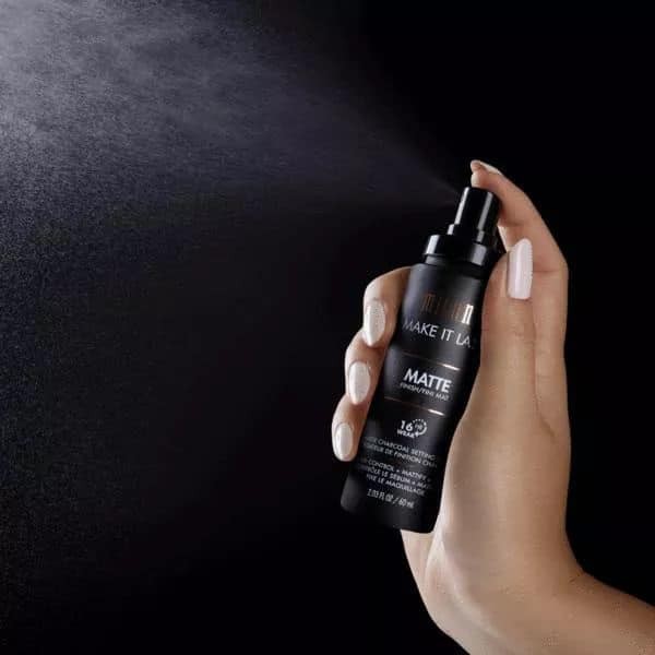 XỊT KHÓA NỀN Milani  Giá chỉ 220k Sẵn 3 màu:  – Make it Last( chai trong ) : hợp da nhờn ,  – Make It Matte (chai đen)