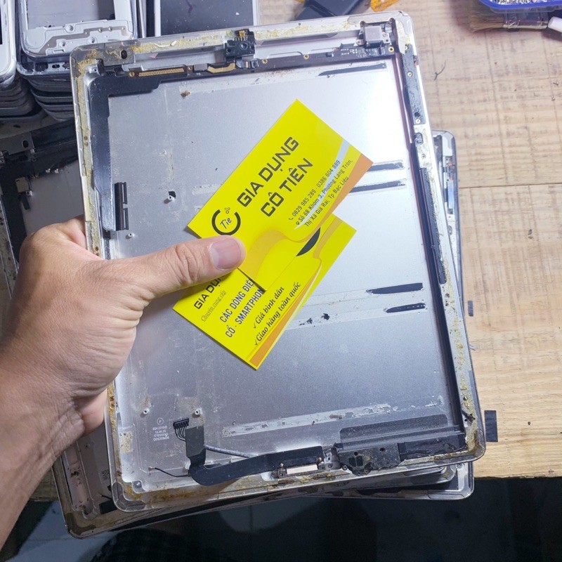 vỏ ipad 2 bóc máy zin còn đẹp không cấn móp cong vênh | BigBuy360 - bigbuy360.vn