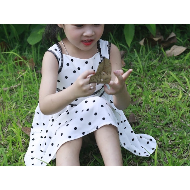Váy tằm trắng chấm bi, váy hai dây bé gái, tặng kèm kẹp nơ xinh