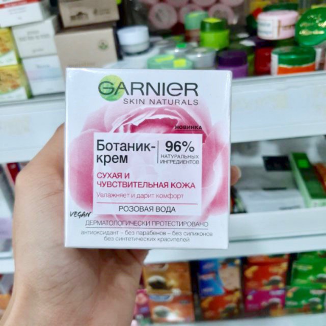 Kem Dưỡng Ẩm Garnier Skin Natural Dành Cho Da Khô Và Da Nhạy Cảm