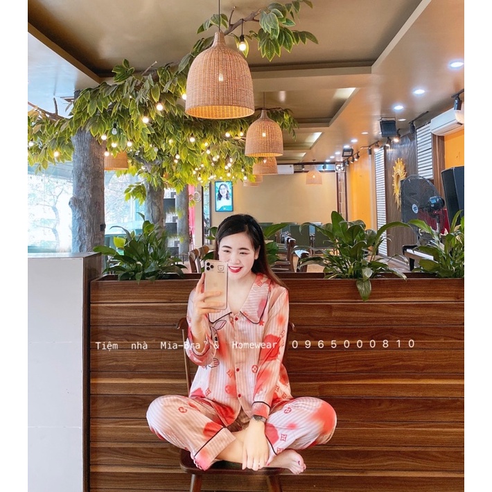 Tiệm nhà Mia - Bộ ngủ pyjama chất lụa latin mịn 2 mặt họa tiết bò cổ sen