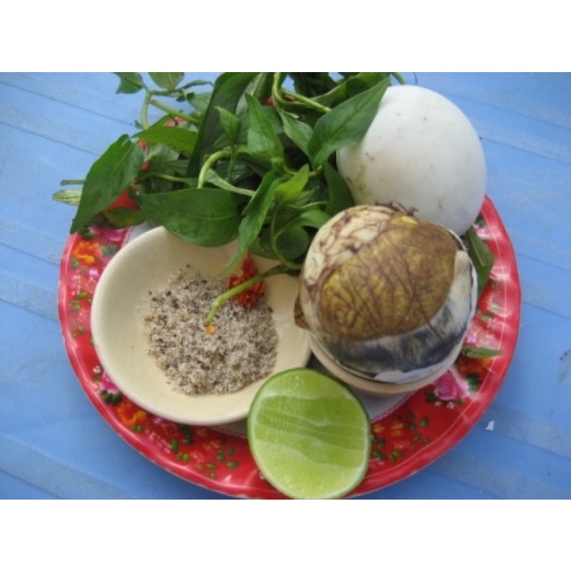 Hột vịt lộn sống mười quả