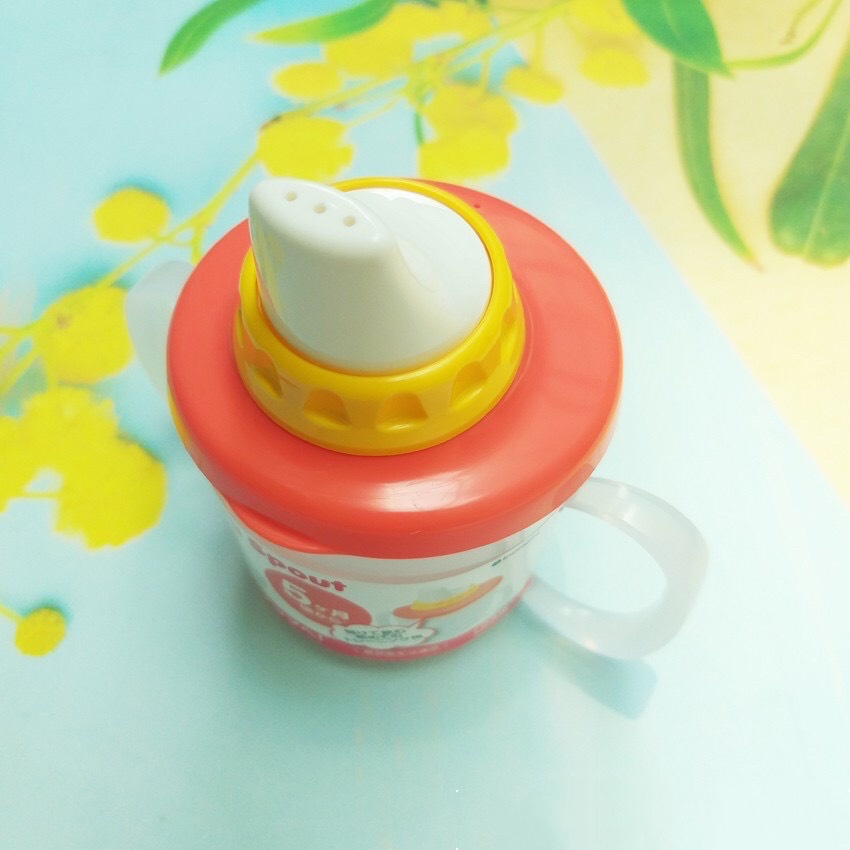 Cốc tập uống có vòi hút Baby Mug Spout Inomata Nhật Bản màu đỏ