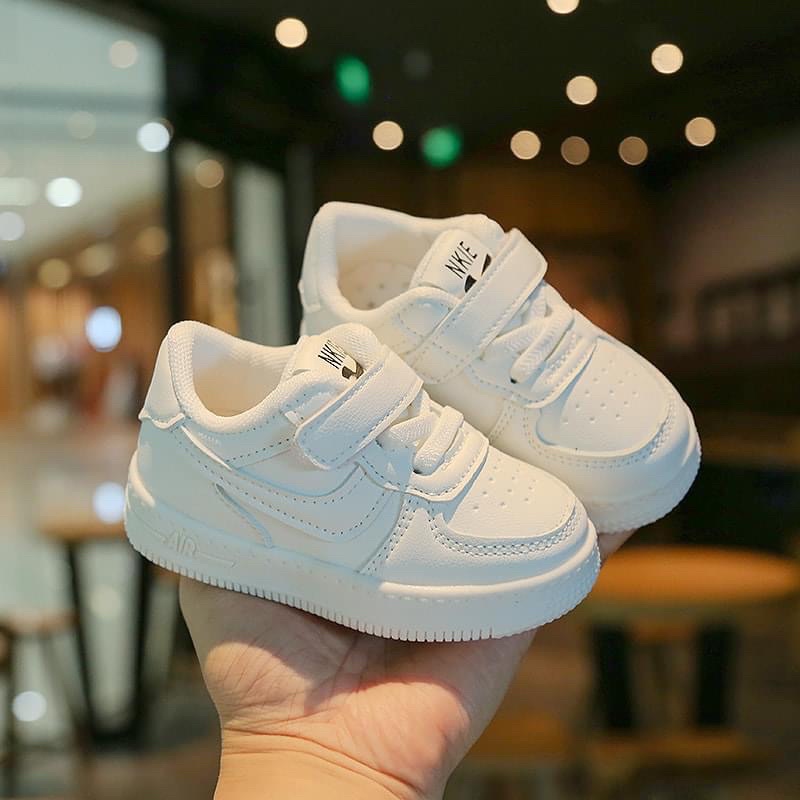 Giày sneaker Ni ke bé trai-trắng