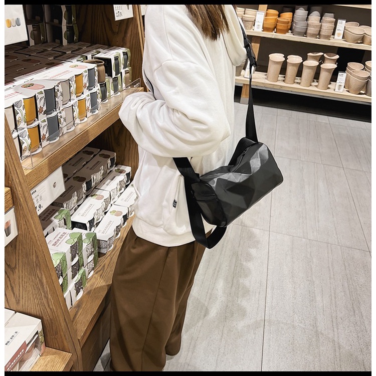 Túi đeo chéo unisex giỏ nam nữ đeo hông cặp thời trang phong cách cặp đôi đen trắng KINDEE