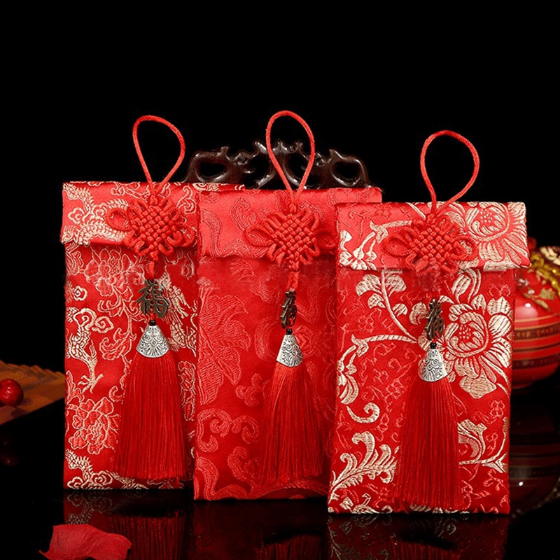 Bao lì xì đỏ phong cách truyền thống Trung Hoa cho năm mới