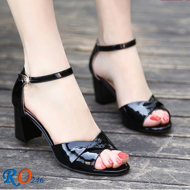 Giày sandal nữ cao gót 6p hàng hiệu rosata màu đen ro246