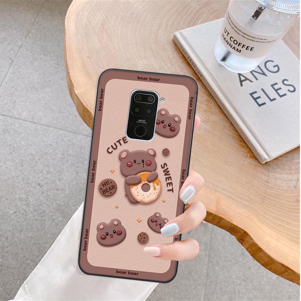 Ốp lưng Xiaomi REDMI NOTE 9 in hình Gấu nâu - hồng, Gấu Be@rick  cực CUTE, DỄ THƯƠNG