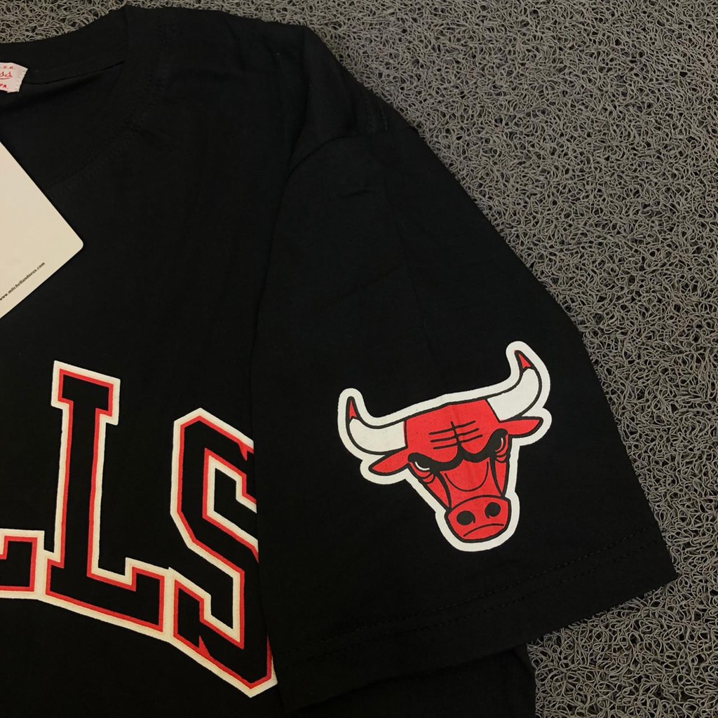 Áo Thun Đen In Logo Mitchell & Ness Chicago Bulls Cá Tính