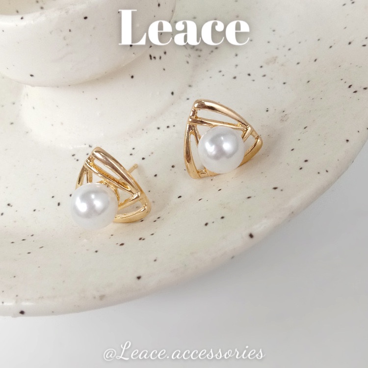 Bông tai khuyên tai tam giác rỗng đính ngọc ER015 Leace.accessories
