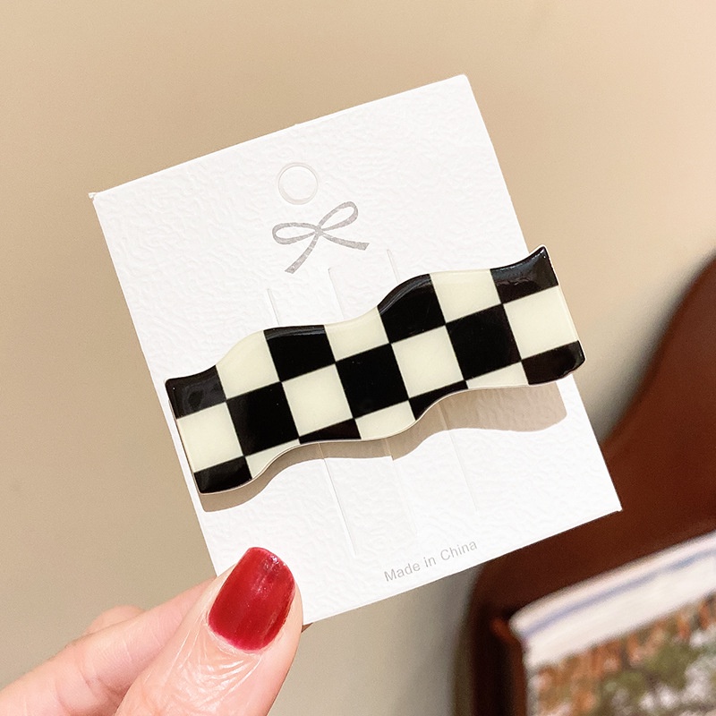 Kẹp tóc caro đen trắng