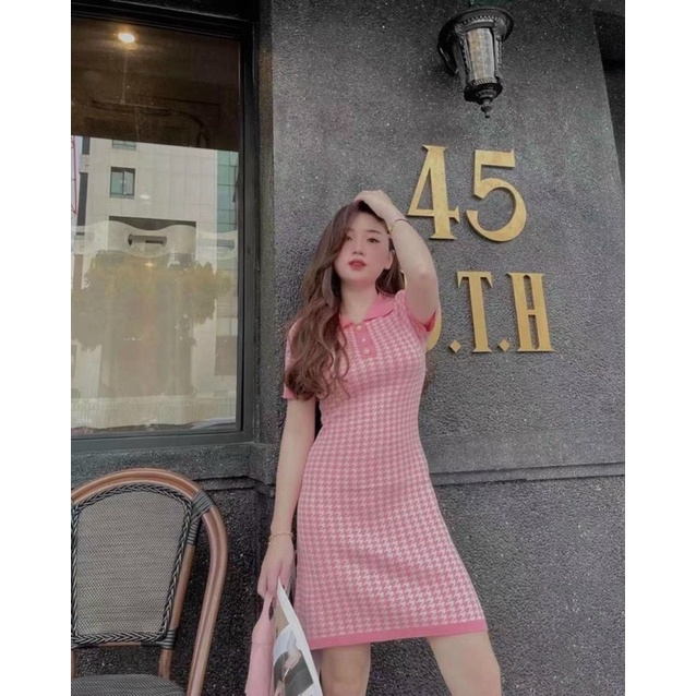 Váy len Polo kẻ zic zac khuy ngọc, hai màu đen, hồng baby V067