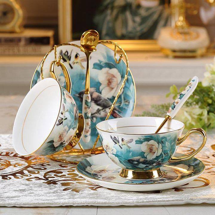Bộ ấm chén bằng gốm sứ cao cấp,dùng để uống trà,cà phê thích hợp dùng trong các bữa tiệc trà tại gia hoặc các nhà hàng
