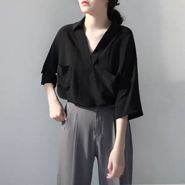 Áo sơ mi đen Unisex tay lỡ cổ tim - Chất đũi mát