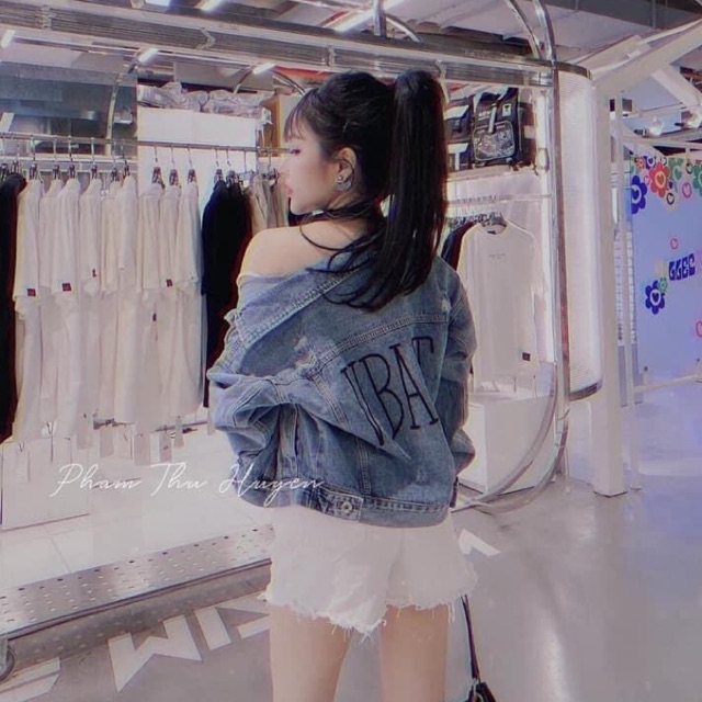 Áo khoác bò chữ in sau VBAST