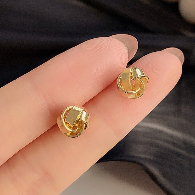 Khuyên tai kim loại phong cách retro