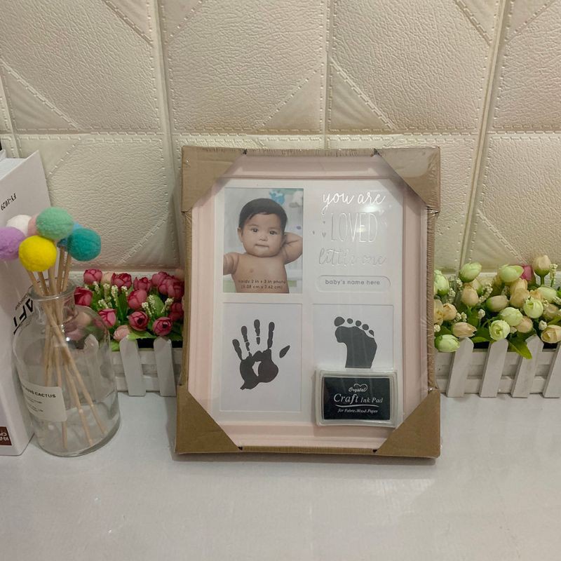 Khung ảnh in dấu chân tay và dấu chân 12 tháng làm quà tặng xinh xắn cho bé sơ sinh