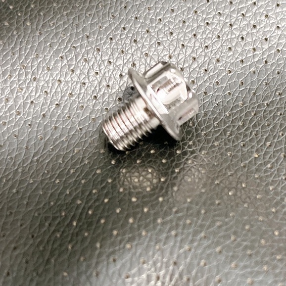 ỐC SALAYA, ỐC Đầu Trụ size 10li10 (10x10) cho các dòng xe máy Yamaha, làm từ Inox 304, không gỉ, cứng cáp bền chắc