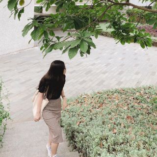 SET ÁO ĐEN + CHÂN VÁY CARO