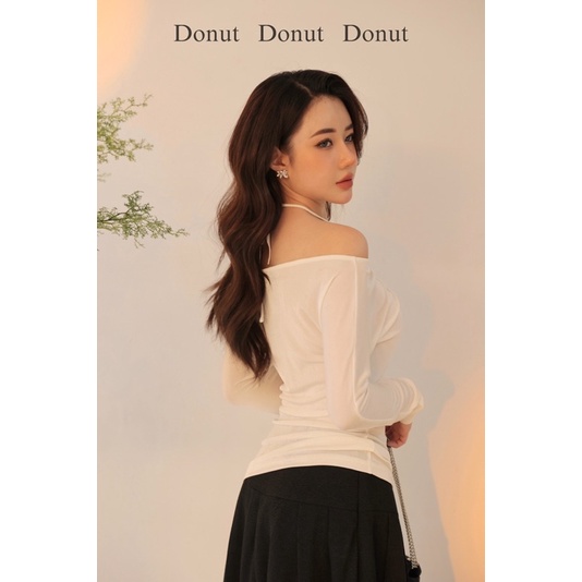 Áo nhún khuyên tròn dây cổ phối chân váy ly xước hàn