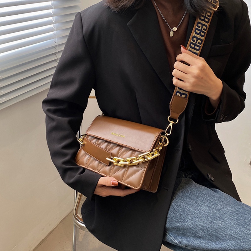 Túi đeo chéo vai hình vuông họa tiết chữ kiểu dáng thời trang sành điệu