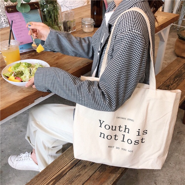 TÚI TOTE VẢI CANVAS STYLE HÀN QUỐC TONE TRẮNG NGÀY TÚI VINTAGE YOUTH IS NOT LOST CAM SHOP