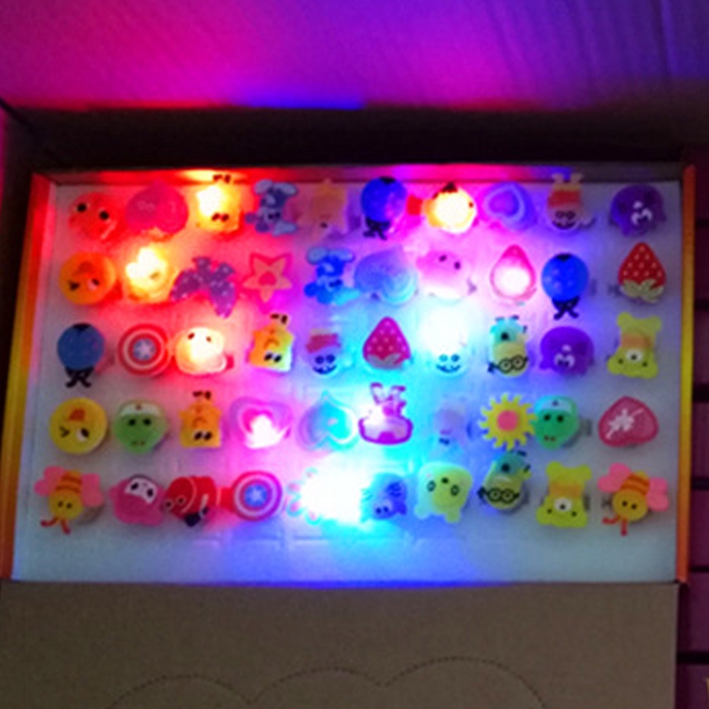 Set 10 nhẫn bằng cao su mềm có đèn LED phát sáng dễ thương dành cho các bé