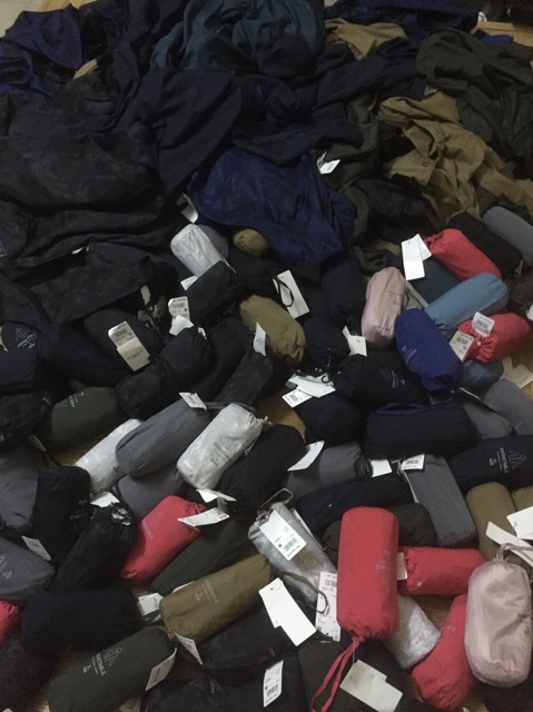 SALE áo gió chống nắng UNIQLO AUTH | BigBuy360 - bigbuy360.vn