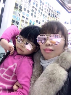 Kính mắt cho bé yêu