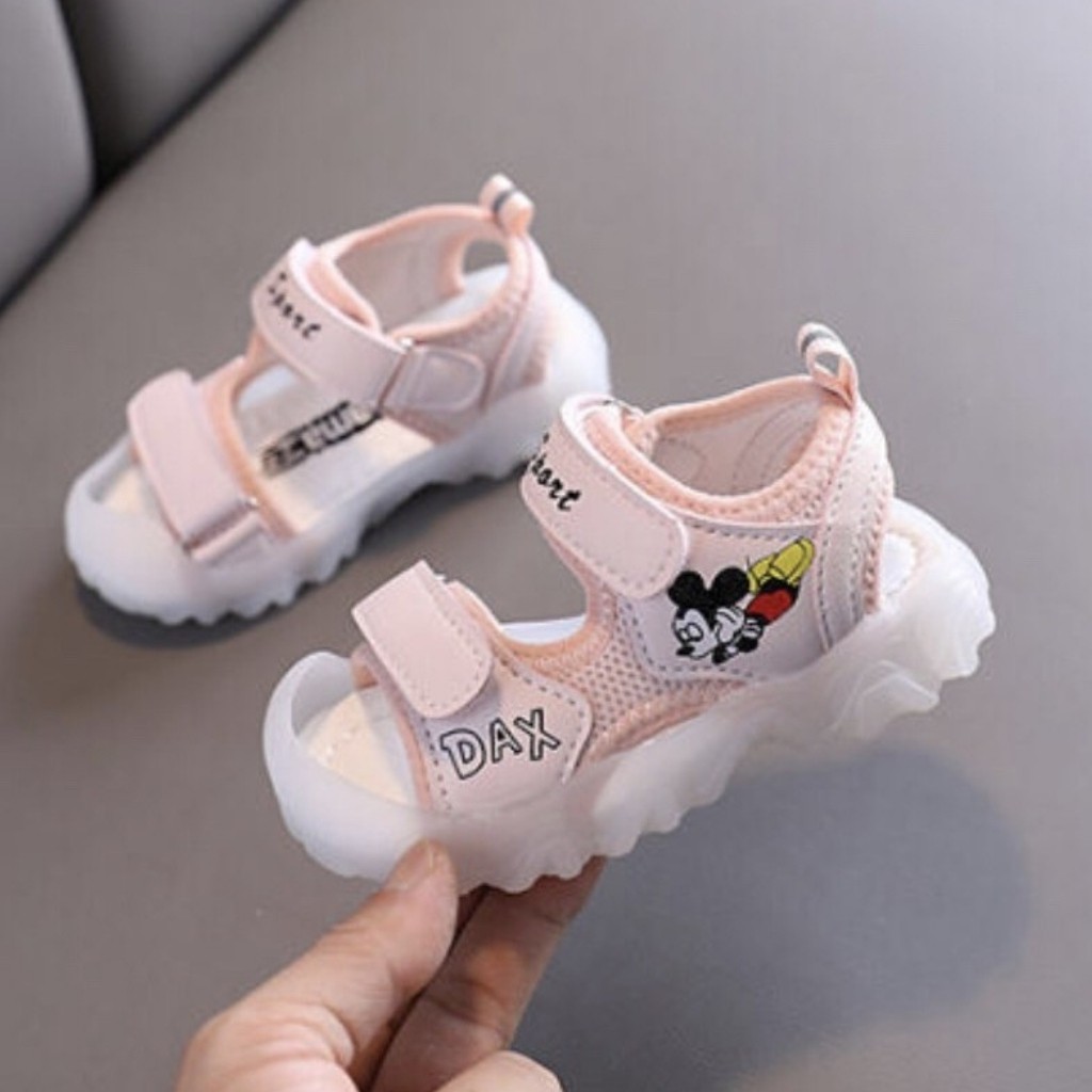 Sandal Trẻ Em Hình Mickey Có Đèn Chống Vấp Siêu Mềm Êm Chân SD02