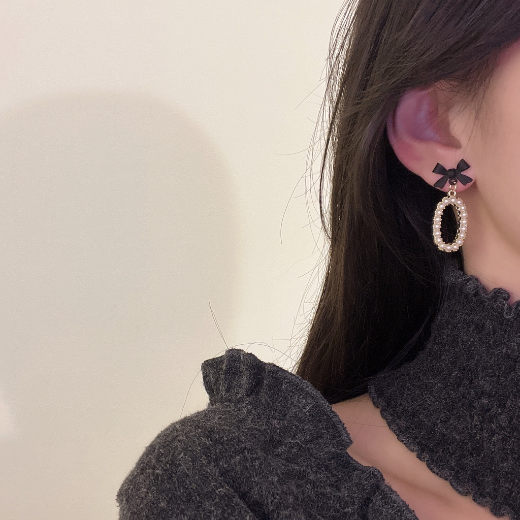 Khuyên tai kẹp không bấm lỗ chốt cố định K196 bằng hợp kim phủ màu hình elip đính nơ hạt trai dáng midi Leous