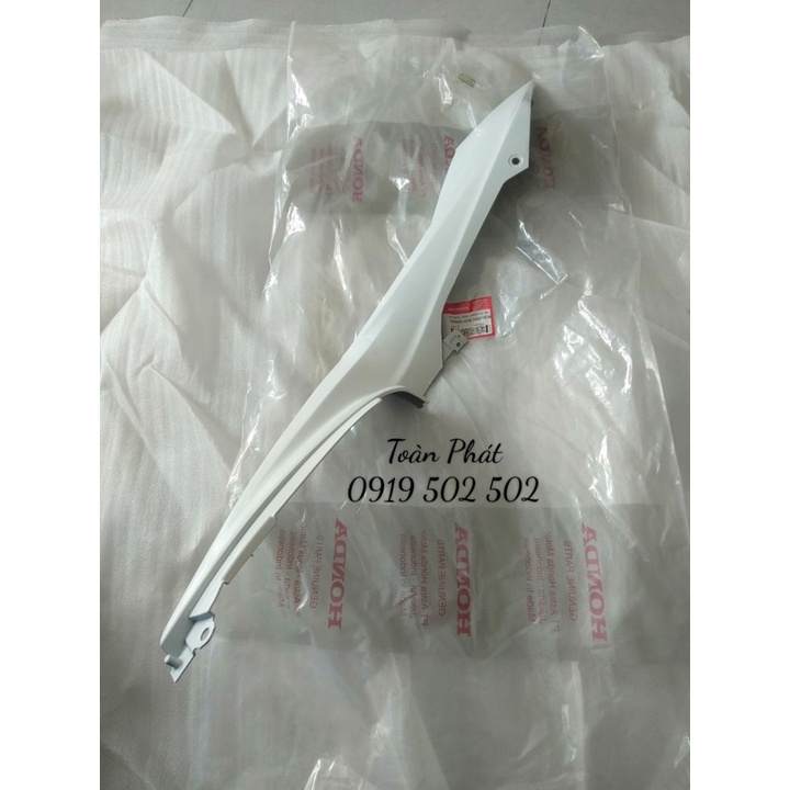 BỤNG TRƯỚC - ỐP SƯỜN TRÊN - BỤNG DÀI TRẮNG BÊN TRÁI - 64440K56N00RSW - SONIC 150R CHÍNH HÃNG HONDA INDONESIA