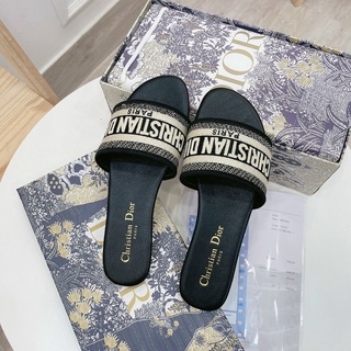 Dép lê W56-35-38  Christian Dior size35-38 fullbox hộp xốp đẹp chắc