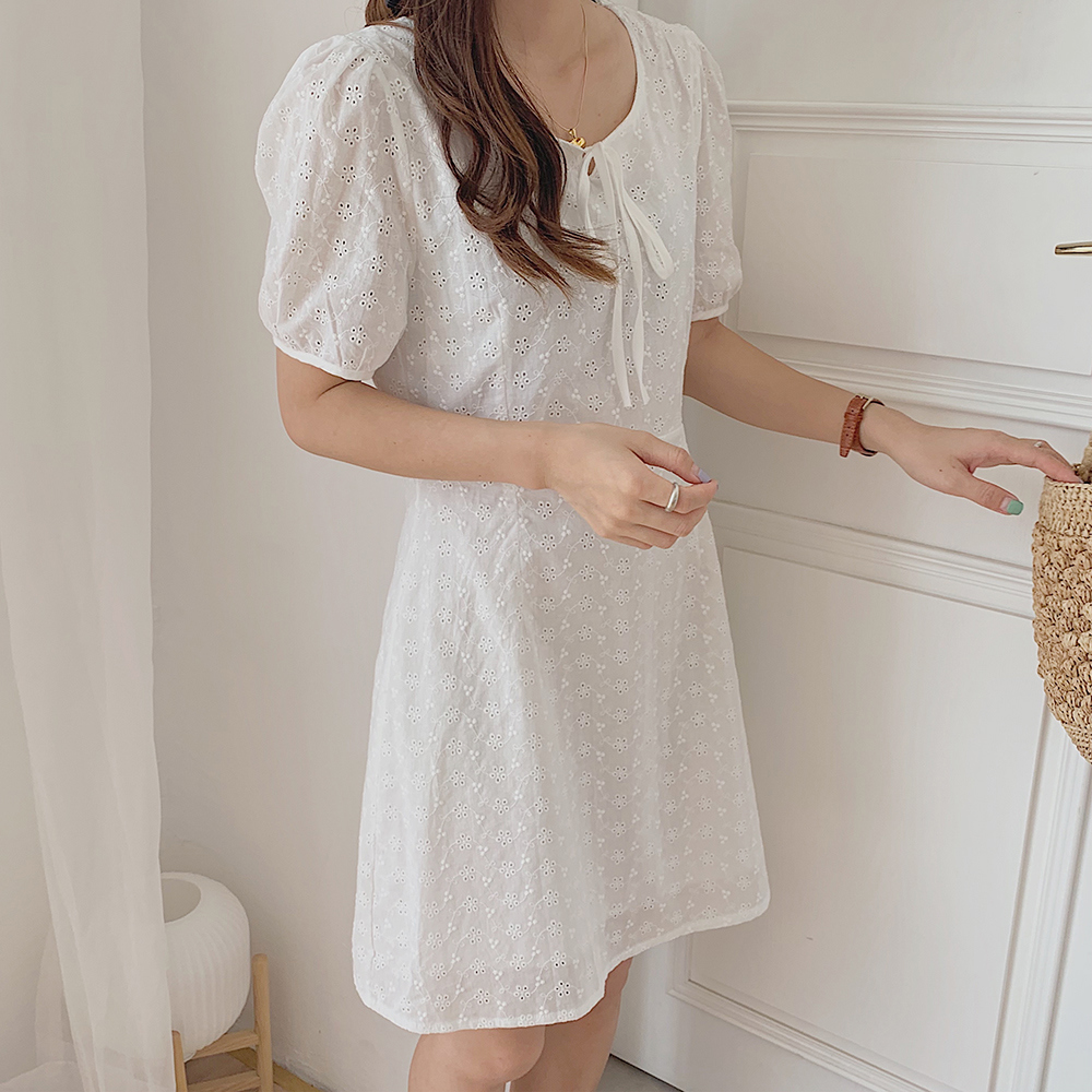 Đầm Mini Tay Ngắn Màu Trơn Thêu Họa Tiết Phong Cách Thanh Lịch Nữ Tính Đơn Giản