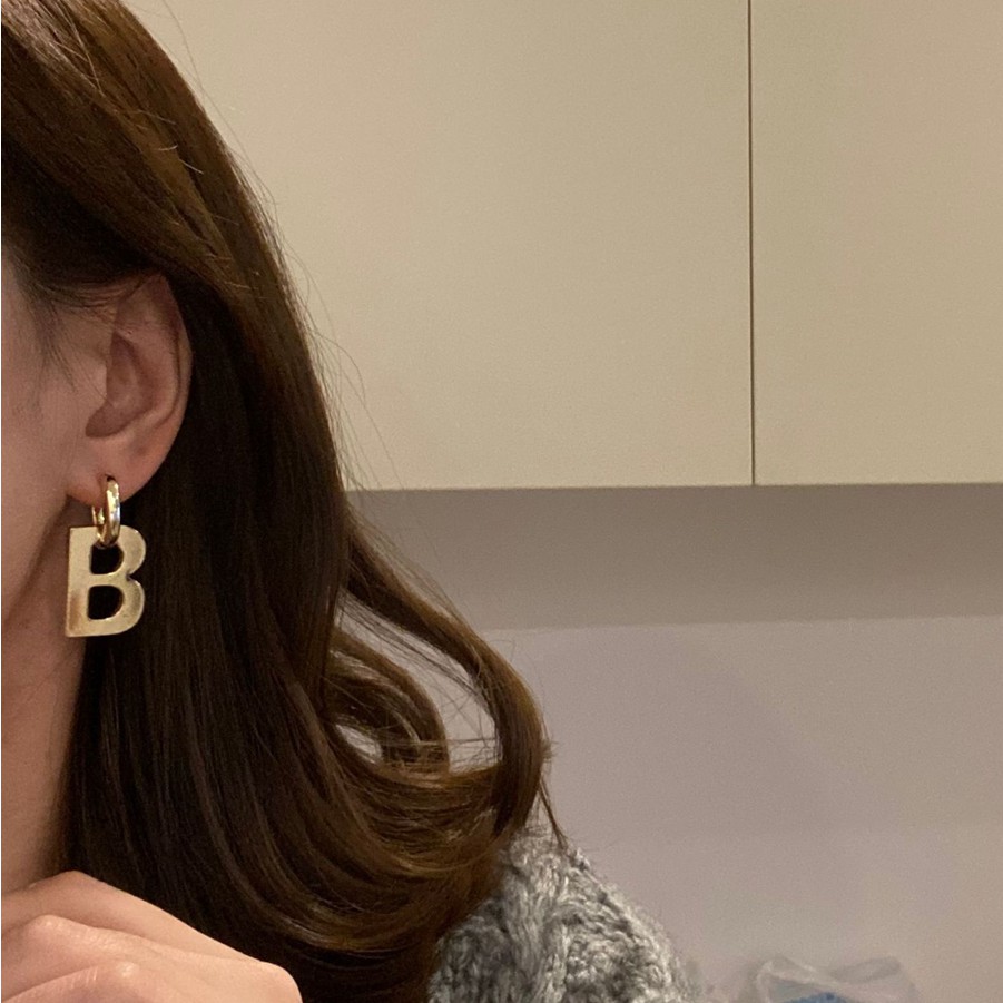 Khuyên tai chữ B TO sang chảnh cá tính KT255