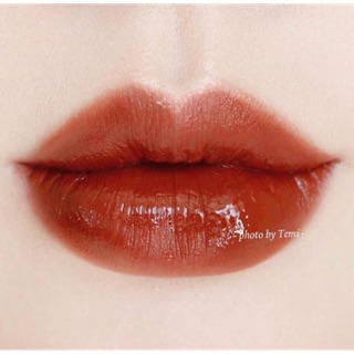 Son NYX Slip Tease Lip Lacquer màu Camel