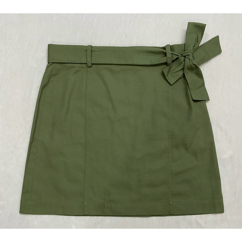 Chân váy kaki mỏng cột nơ eo màu xanh rêu LOFT (Size 10) - Thanh lý vnxk
