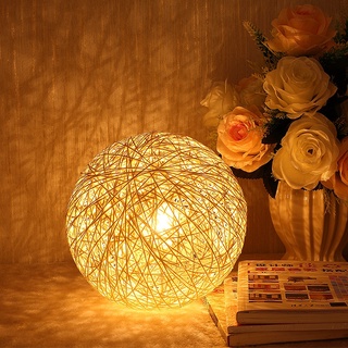 Đèn ngủ led để bàn kiểu dáng mặt trăng độc đáo