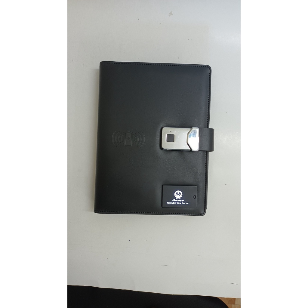 SỔ CÔNG NGHỆ TÍCH HỢP VÂN TAY BẢO MẬT, SẠC DỰ PHÒNG 10.000MAH, USB 16GB, HỖ TRỢ SẠC KHÔNG DÂY. LÀM LED SÁNG TÊN RIÊNG.