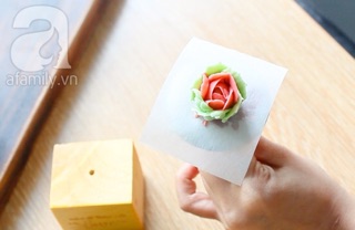Dù bắt bông hoa bánh kem
