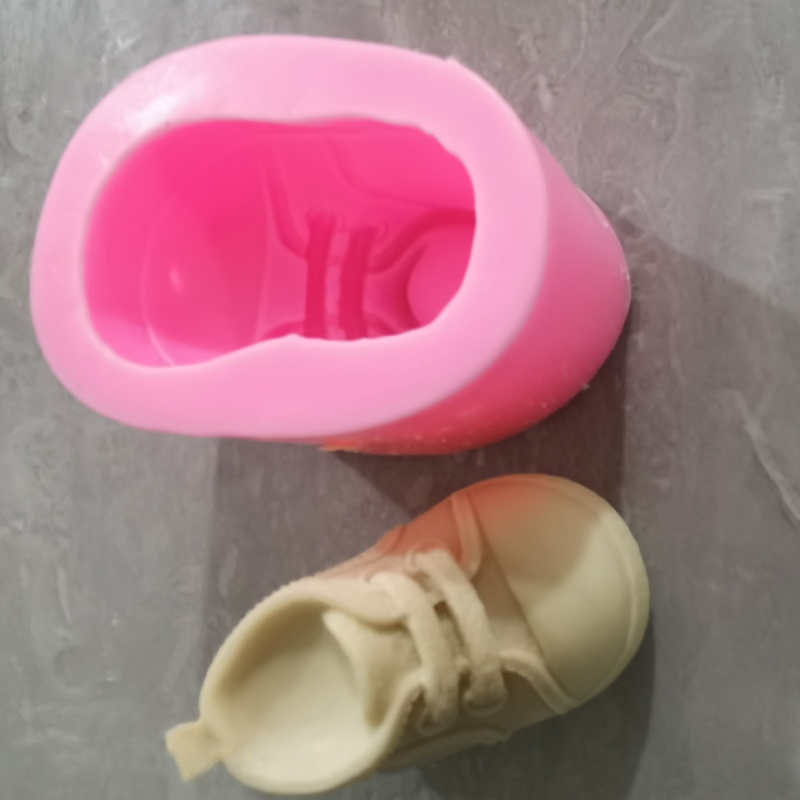 Khuôn Silicone Làm Bánh Kẹo Hình Đôi Giày Em Bé 3D Xinh Xắn