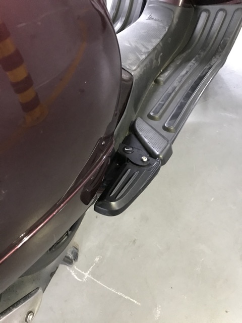 GÁC CHÂN SAU CHO XE VESPA