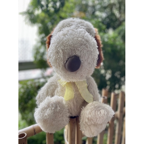 Gấu bông Peanuts chó Snoopy lông xù dài nơ vàng 35-40cm