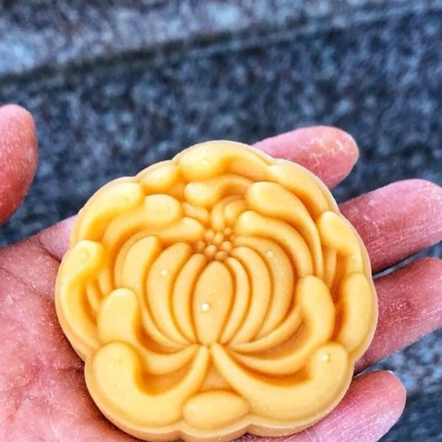 Khuôn lò xo làm bánh Trung Thu Hoa Cúc 50g/150g