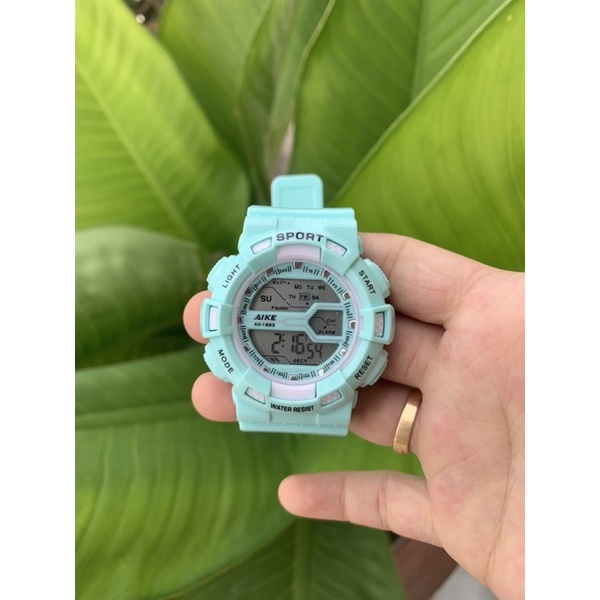Đồng hồ bé Sport chống nước tốt