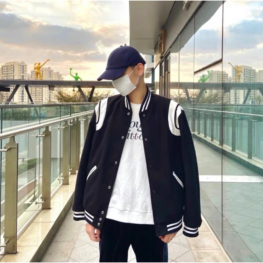 Áo Khoác bomber vải nỉ vai phối da cúc bấm unisex đen viền trắng | BigBuy360 - bigbuy360.vn